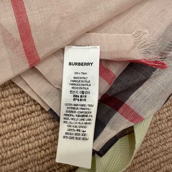 πBurberry Check wool silk check scarf - Picture 8 of 10